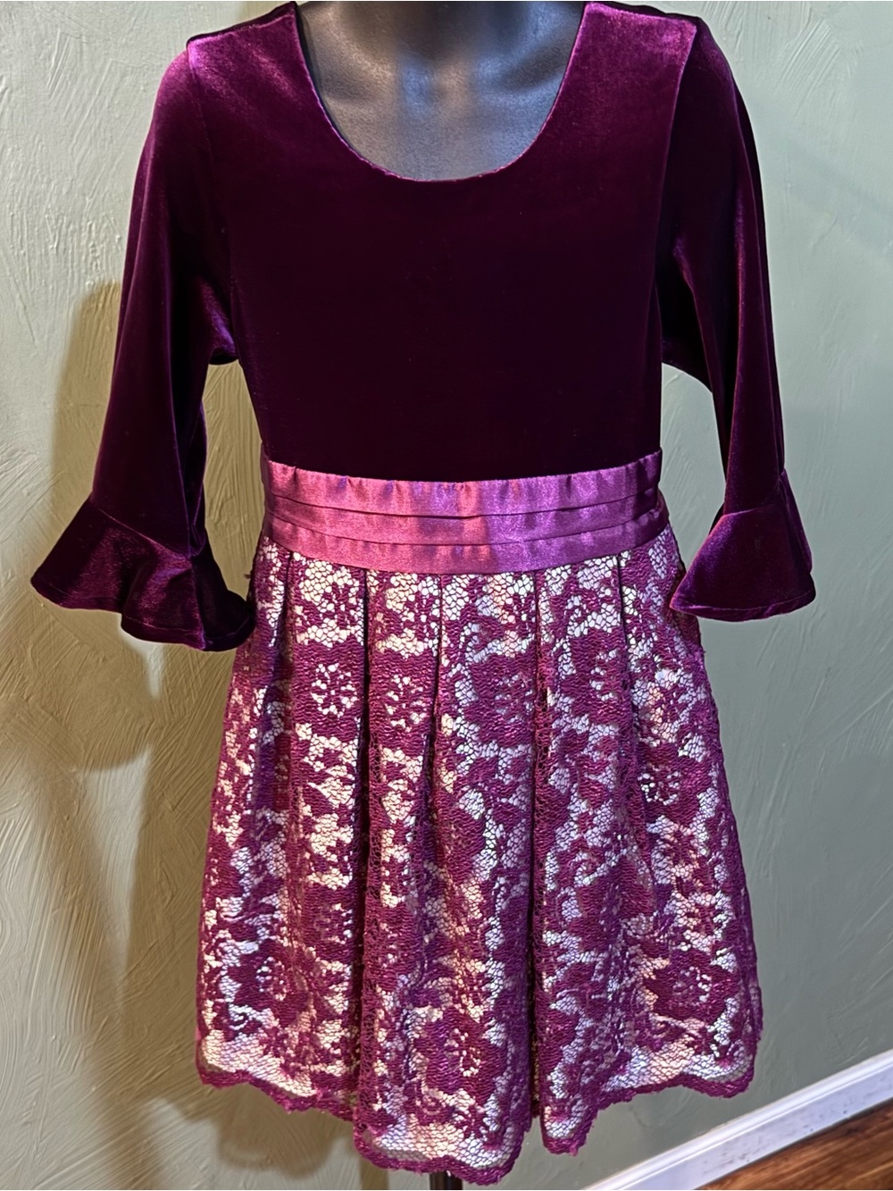 Jona Michelle Girls Size 5 Purple Velvet Floral Lace Holiday Formal Dress